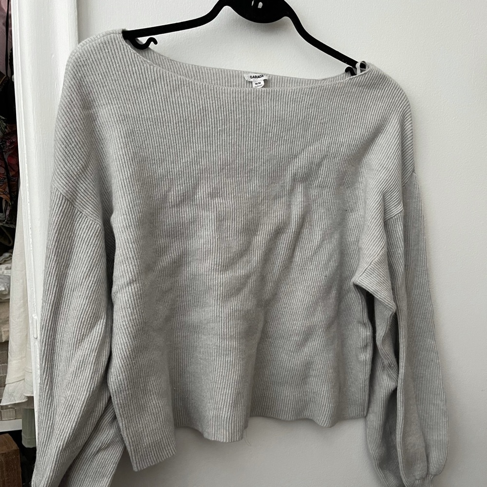 GREY SWEATER